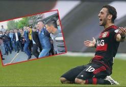 Hakan Çalhanoğlu'ndan halay şov!