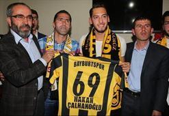 Hakan Çalhanoğlu ve ailesi Bayburt'ta tatilde