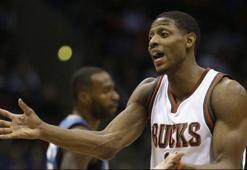 Bucks'dan deplasman zaferi