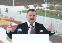 Bakan Bak'tan İlke Özyüksel'e kutlama