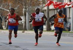 5 Ocak Adana Kurtuluş Yarı Maratonu tamamlandı