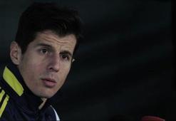 Emre Belözoğlu'ndan örnek hareket