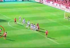 36 yaşındaki efsaneden inanılmaz frikik!