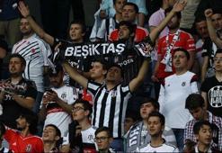 Beşiktaş tribünleri ikiye bölündü!