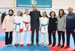 Kız karate takımı 4 altın madalya ile rekor kırdı, Diyarbakır şampiyonu oldu