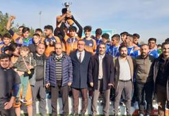 Diyarbakır'da okullararası futbol turnuvasının şampiyonu Talaytepe oldu
