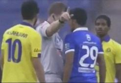 Hakeme kafa attı, saha karıştı