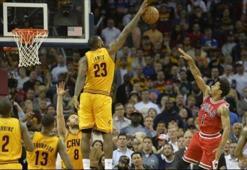 LeBron'dan Rose'u bitiren blok!