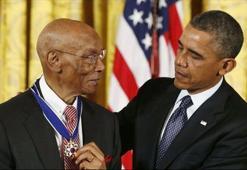 Efsane beyzbolcu Ernie Banks hayatını kaybetti