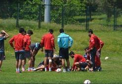 Fenerbahçe'nin eski futbolcusu, sahada kalp spazmı geçirdi