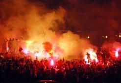 Göztepeliler İzmir'i yaktı