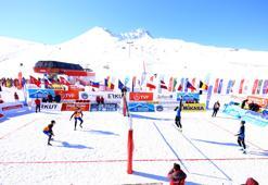Erciyes'teki kar voleyboluna 9 ülkeden 60 sporcu