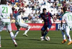 Messi yine uçuşa geçti!