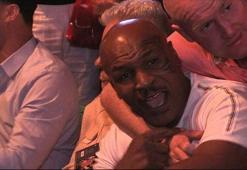 Mike Tyson'a el hareketi yapınca olanlar oldu!