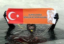 Buz altında 15 dakika!