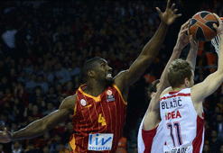 Patric Young parkelere dönüyor mu?