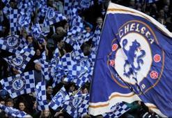 Chelsea'li taraftarlar Arsenal'in stadını bastı