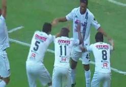 Ronaldinho yine ince gördü