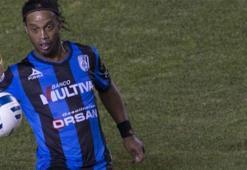 Ronaldinho rakibini ipe dizdi!