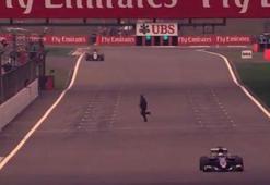 Çılgın F1 fanı piste indi