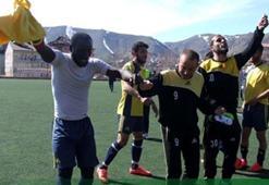 Ganalı futbolcu Türklere taş çıkarttı!