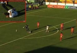 Rakip forveti sakız gibi çiğnedi!