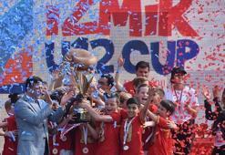 U12 İzmir Cup'ta Hollanda derbisinin şampiyonu Az Alkmaar
