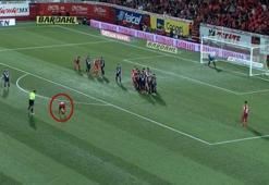 Arango'dan frikik dersi...