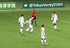 Forlan'dan bir efsane frikik daha!