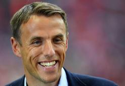 Phil Neville yardım ettiğine pişman oldu!