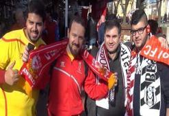 Liverpool'lu taraftarlar maç saatini bekliyor