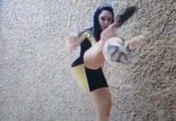 Topuklu ayakkabı ile top sektirme