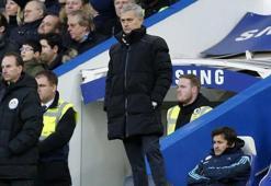 Mourinho'nun elini havada bıraktı