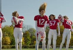Victoria's Secret melekleri futbol oynadı