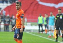 Emre Belözoğlu yorumu: Futbola göre 30 yaşa 'ağabey' Emre Belözoğlu'na 'amca' denir