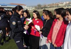 Silvan Aslanspor'a kadın polislerden ziyaret