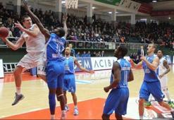 Banvit 74-75 Dinamo Sassari