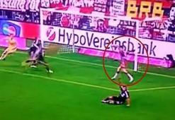 Lewandowski bu kez kaçırdığı golle hayrete düşürdü
