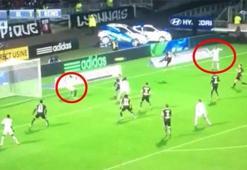 Reims kalecisi takımını yaktı!