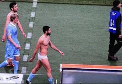 Lazio'lu futbolcular sahayı külotla terk etti