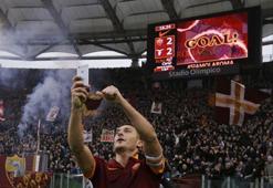 Totti'den sahalarda görülmeyen hareket!