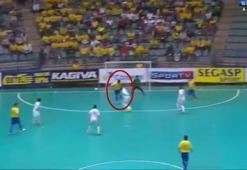 Salon futbolunda muhteşem asist!