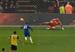 Troy Deeney, penaltıda kaleciye yanlış köşeyi gösterdi