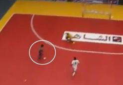 Salon futbolunda akıllara zarar gol