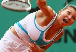 Simona Halep, Serena Williams'ı ezdi