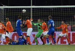 Hiddink'in Hollandası'nı da yendiler: 2-0
