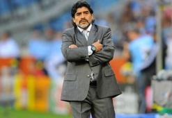 Maradona güzel oyuncuya meydan okudu
