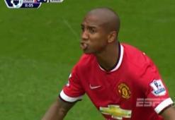 Ashley Young'ın ağzına kuş pisledi!