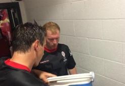 Scholes'e sulu şaka!