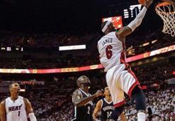 Miami süpürmeye devam 94-82